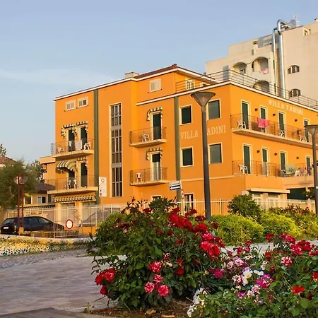 Tadini Hotel *